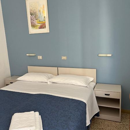 Hotel Morena Riccione Centrale Extérieur photo