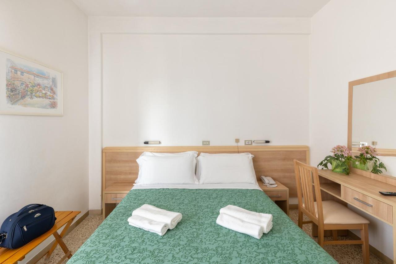 Hotel Morena Riccione Centrale Extérieur photo