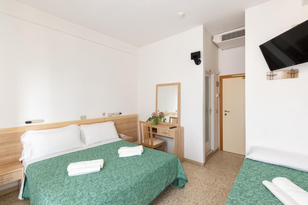 Hotel Morena Riccione Centrale Extérieur photo