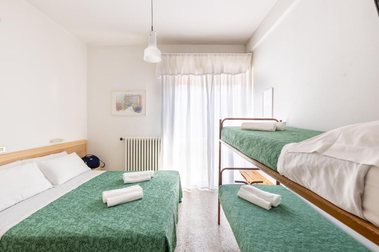 Hotel Morena Riccione Centrale Extérieur photo