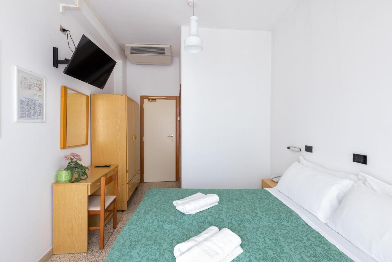 Hotel Morena Riccione Centrale Extérieur photo
