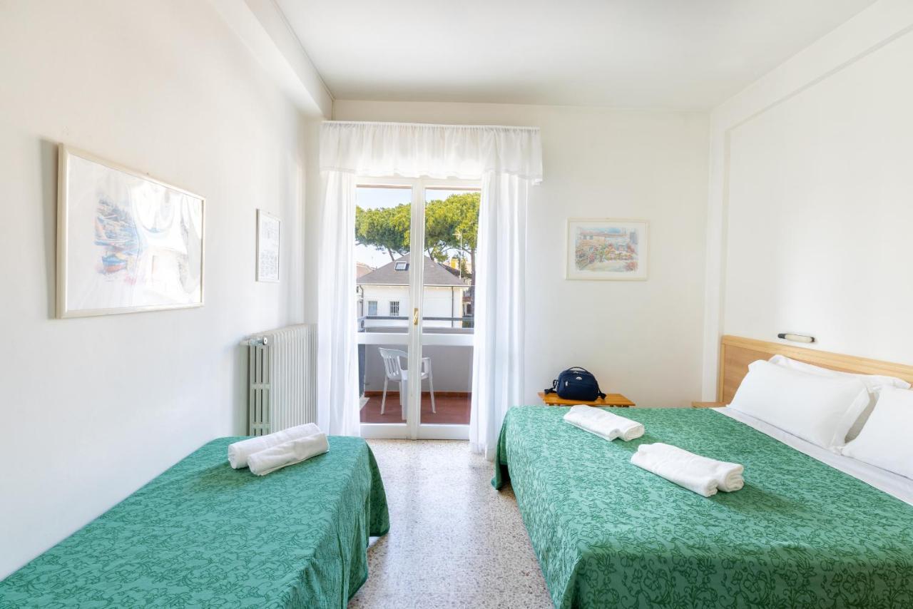 Hotel Morena Riccione Centrale Extérieur photo