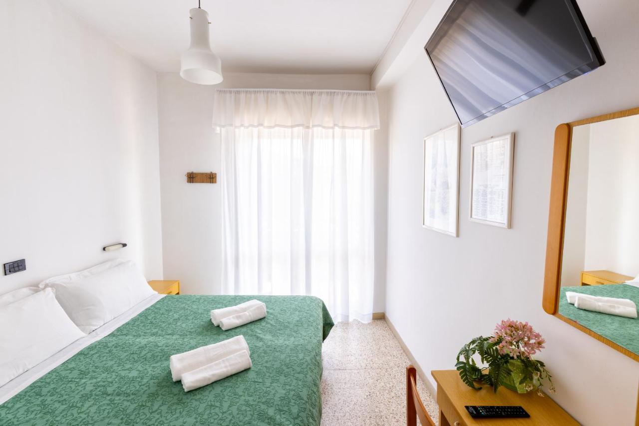 Hotel Morena Riccione Centrale Extérieur photo