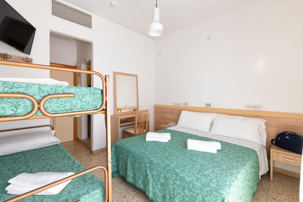 Hotel Morena Riccione Centrale Extérieur photo